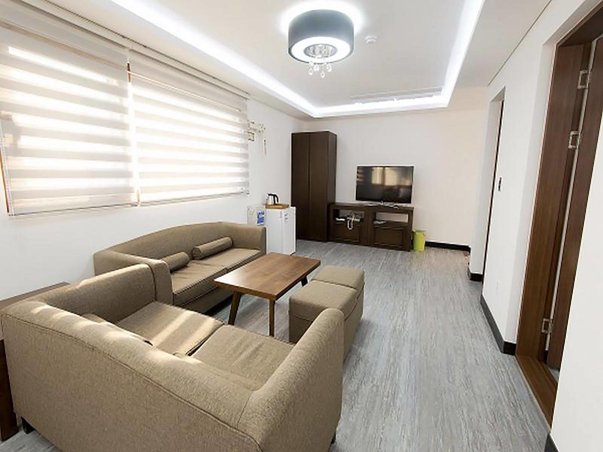 The Seri Resort Seogwipo Extérieur photo