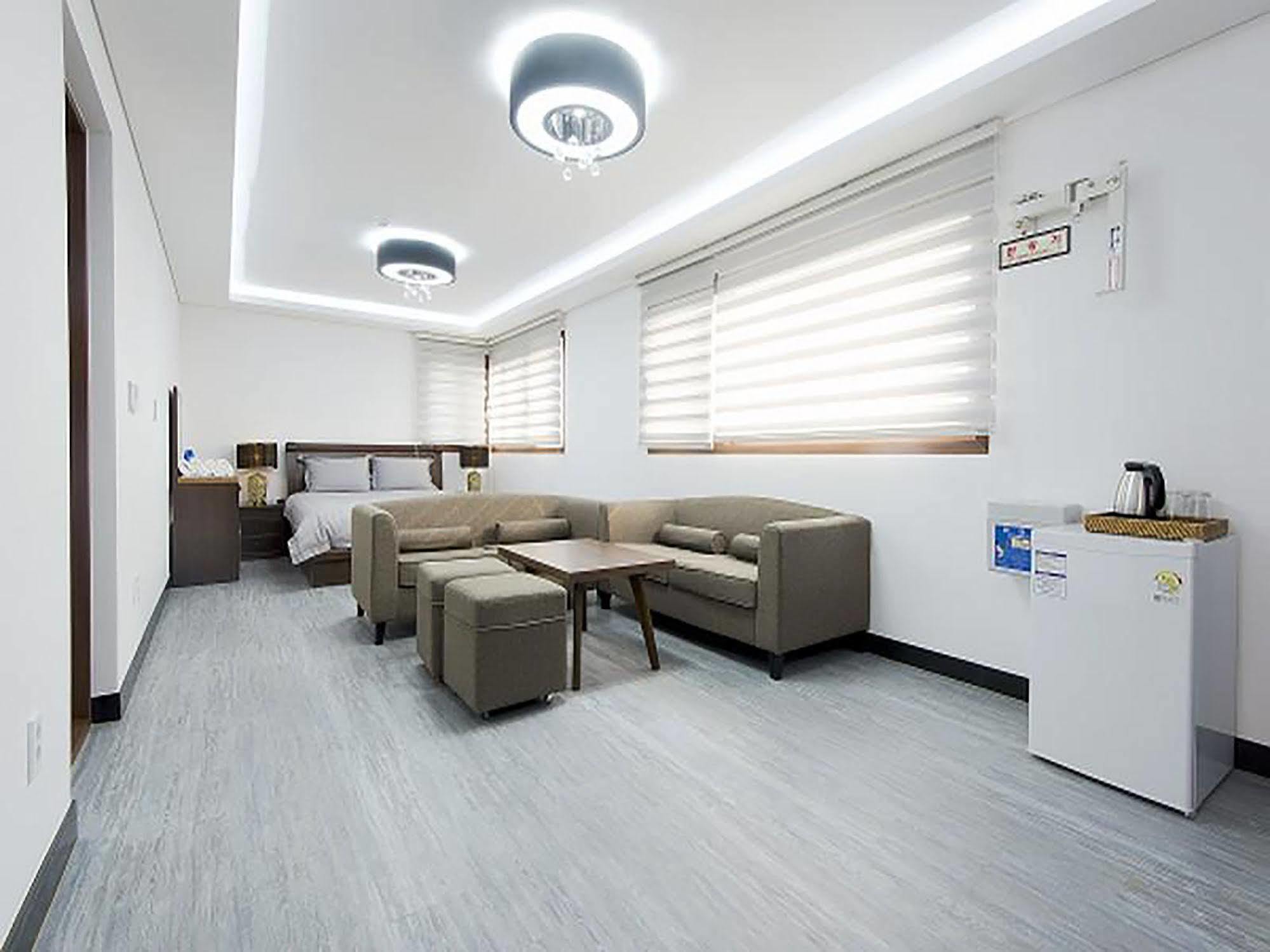 The Seri Resort Seogwipo Extérieur photo