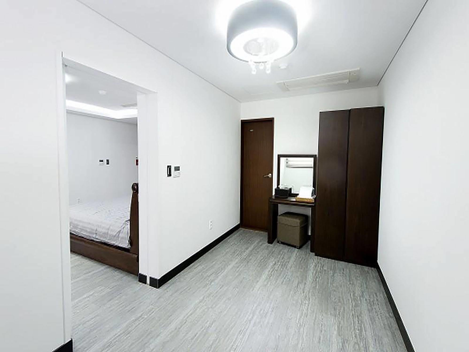 The Seri Resort Seogwipo Extérieur photo